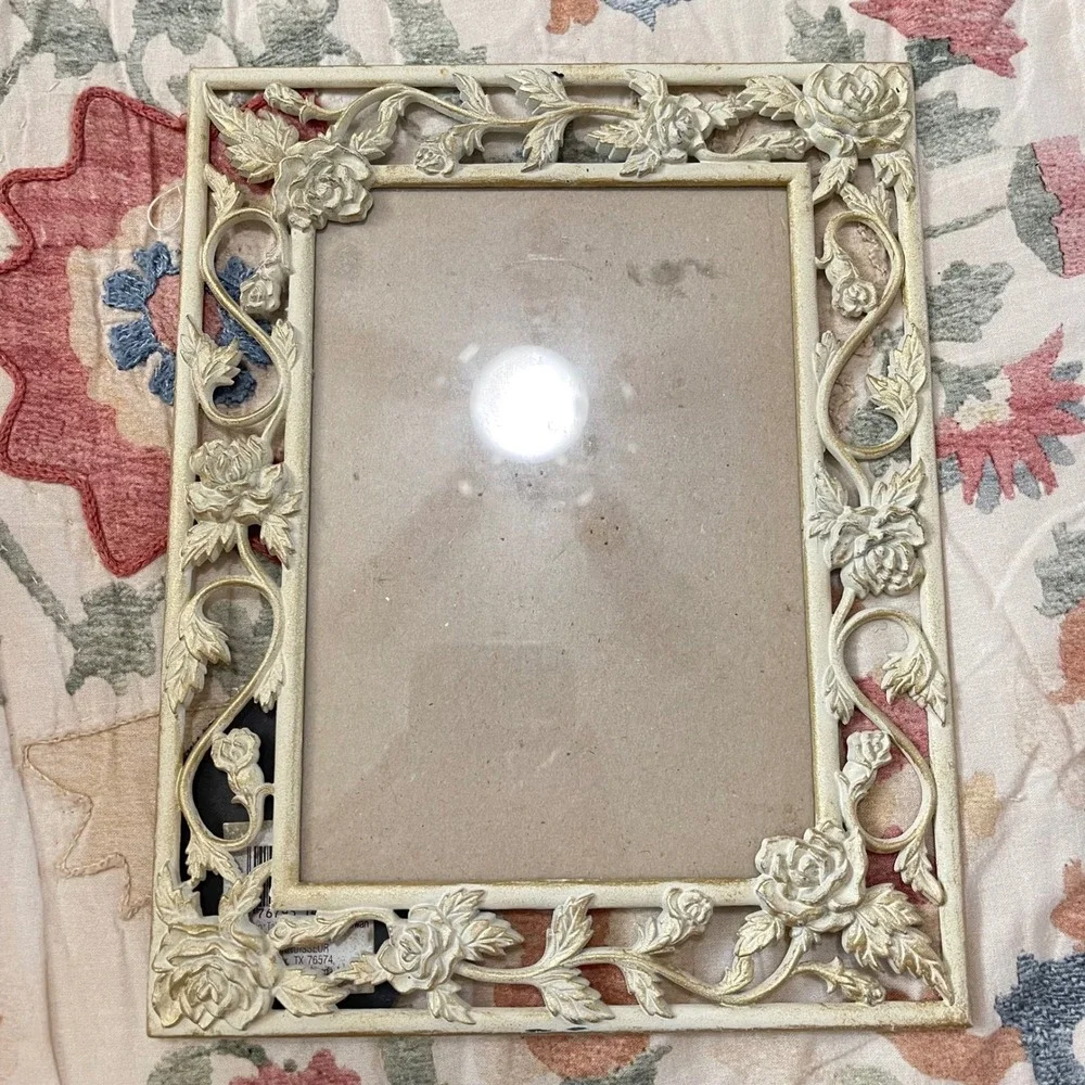 Vtg gold Mid‎ Century Modern 5x7 Picture Frame Ornate Etched flower filigree